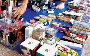 Nhập viện vì 'làm đẹp vỉa hè'